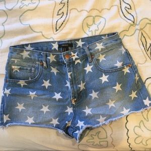 F21 semi-high waisted, star-patterned shorts ⭐️